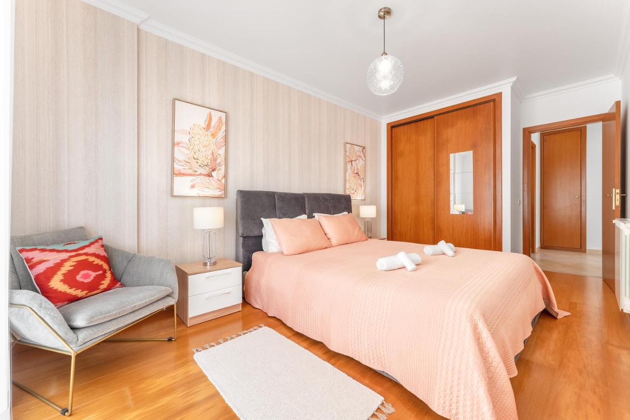 Ocean Getaway - Private Parking And Sea View Apartment Nazare Luaran gambar