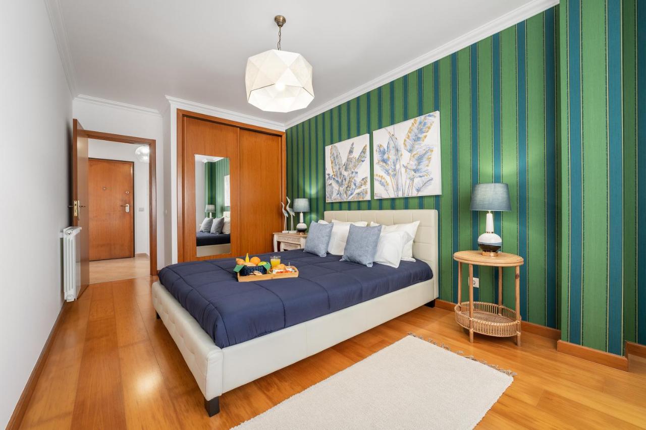 Ocean Getaway - Private Parking And Sea View Apartment Nazare Luaran gambar