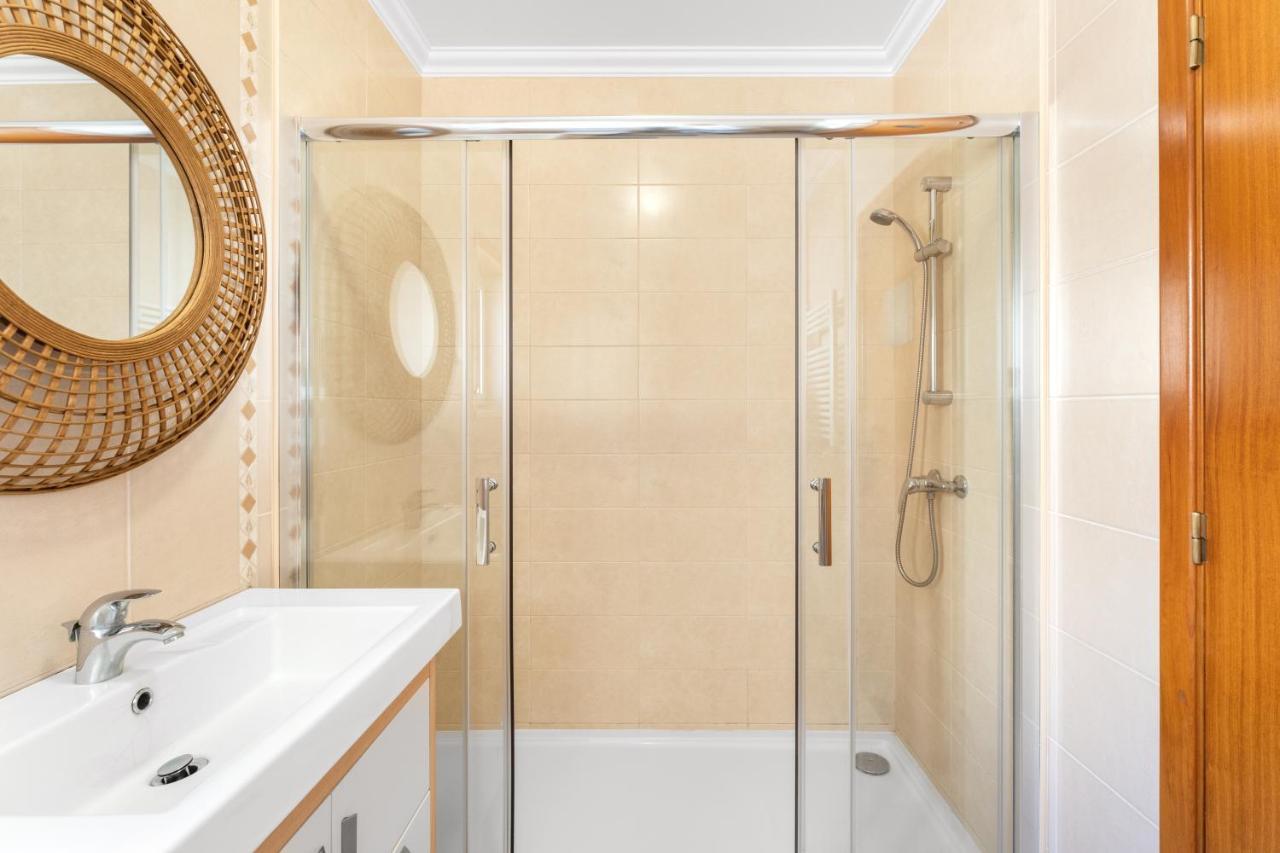 Ocean Getaway - Private Parking And Sea View Apartment Nazare Luaran gambar